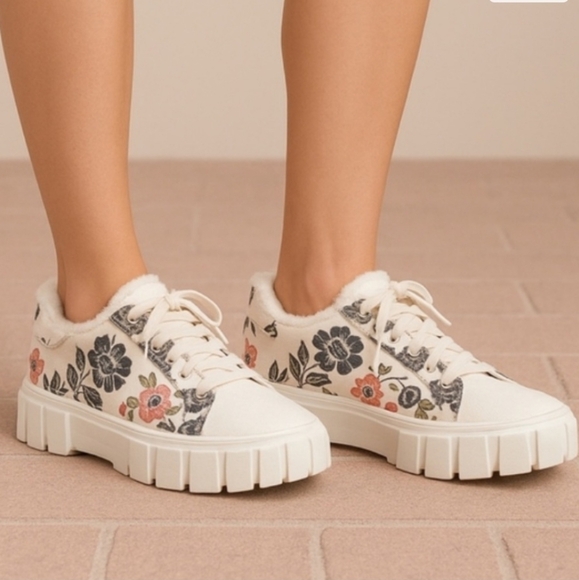 FARM Rio Shoes - FARM Rio Romantic Garden Platform Sneakers Women’s Size 7.5 - Worn Only 3hrs!